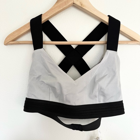 NO KA OI Mahina Ola NWT Sports Bra Size L 8‎ Silver Metallic - Picture 5 of 9